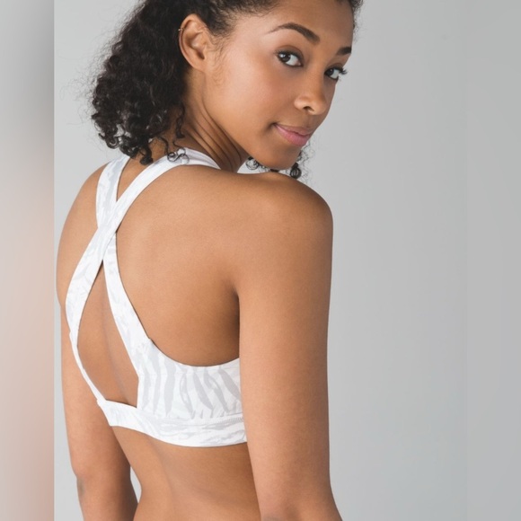 Lululemon Run: Stuff Your Bra II - Picture 4 of 7